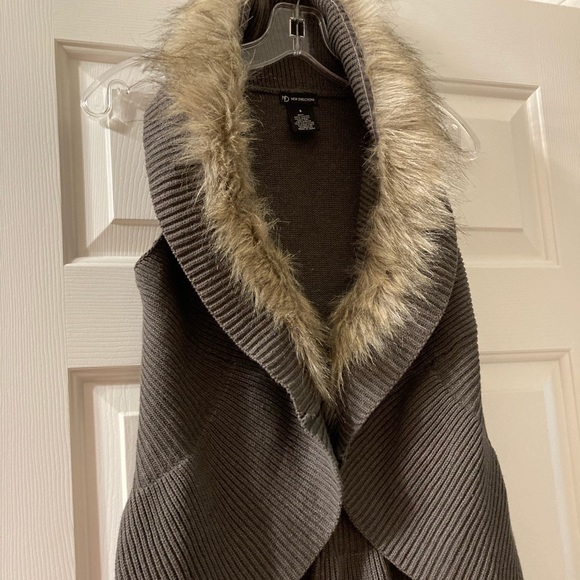 new directions Jackets & Blazers - AN OFFER?♥️ NewDirection Faux Fur Collar Knit Vest